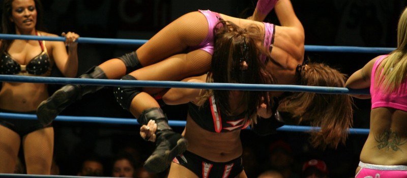 women wrestling