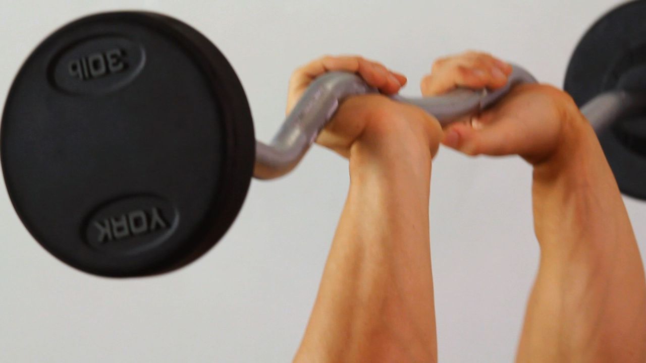 close grip bench press exercise